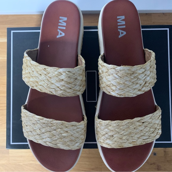 Brand new Mia Raffia Platform Sandals - Picture 2 of 6
